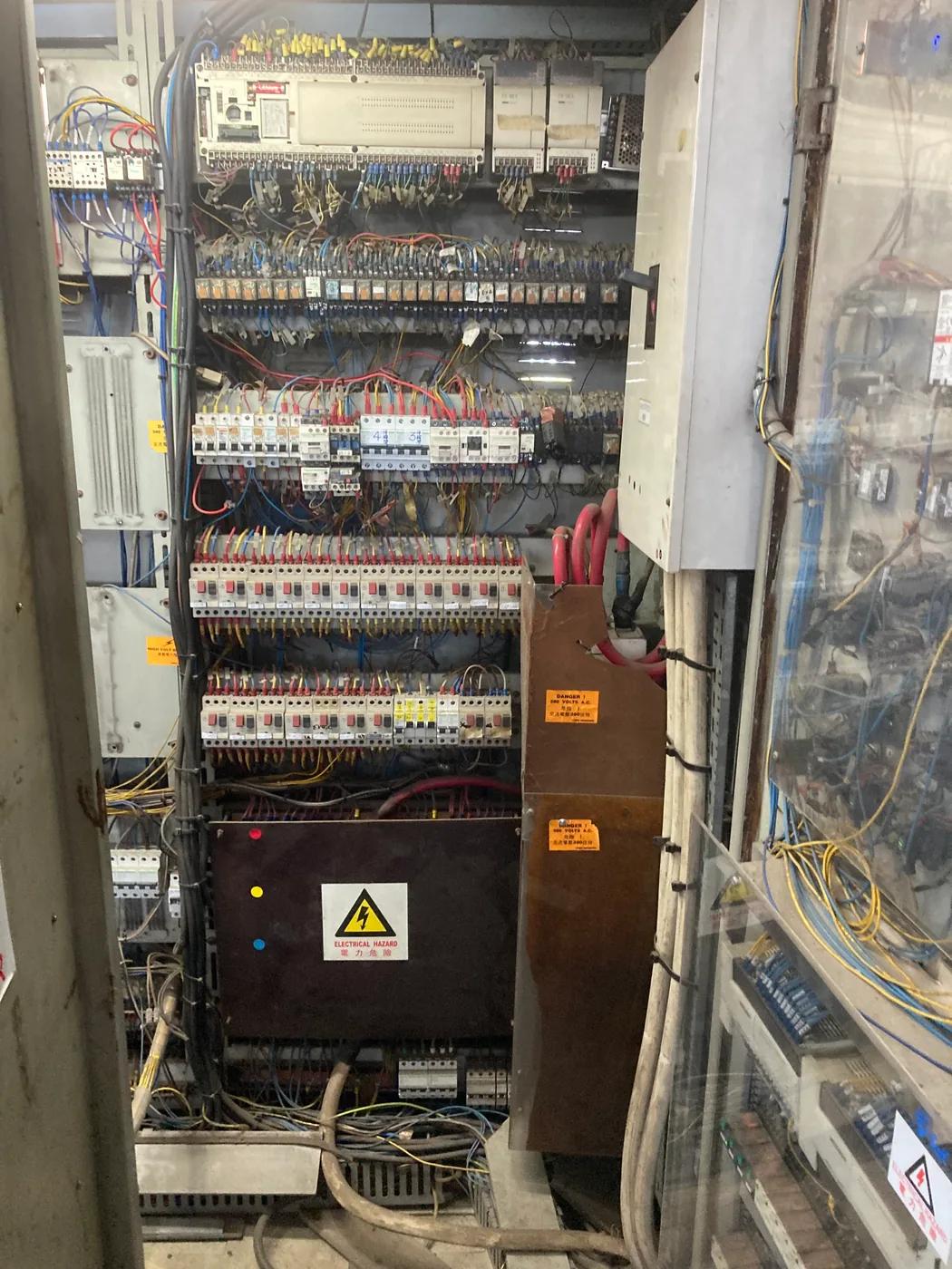 現有控制櫃內的 PLC 模組、繼電器及端子接線