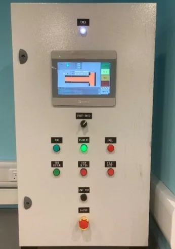行李處理培訓設備的 HMI 控制板