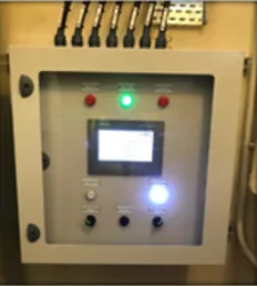 設有 HMI 及狀態燈的安全感應器控制箱